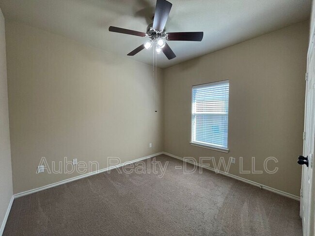 Building Photo - 2410 Ravenwood Ct