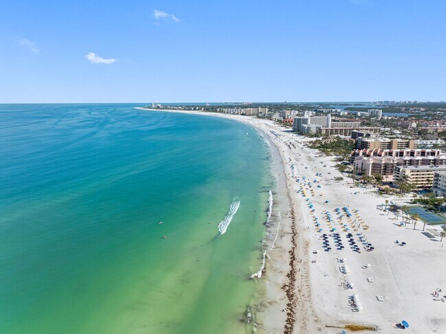 Building Photo - Steps to One of the Finest Beaches – Spaci...