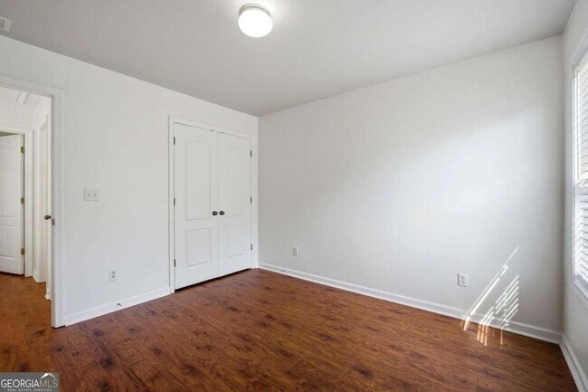 Building Photo - 6425 White Walnut Way