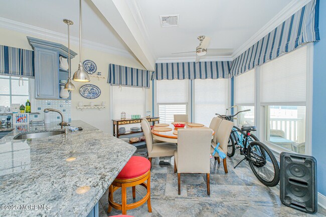 Building Photo - 257 Beach Front