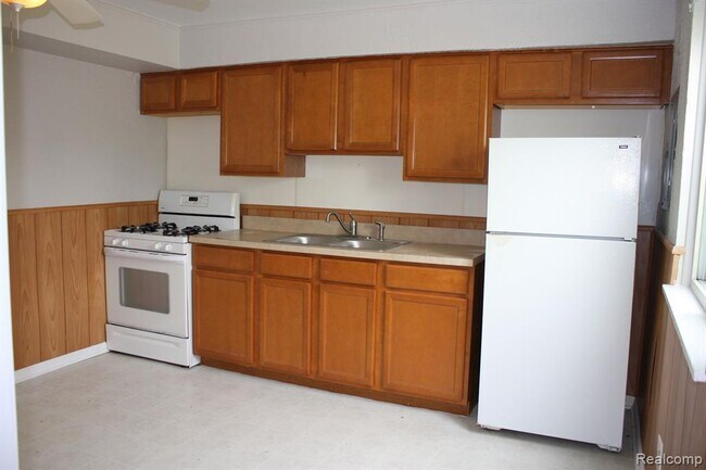 Building Photo - 32161 Genessee St