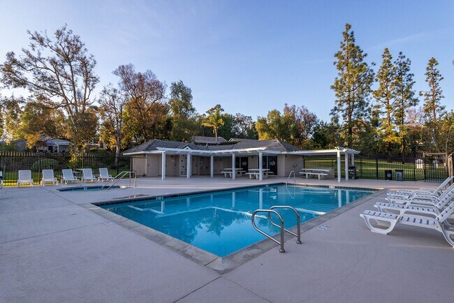 Building Photo - Homes Management - 3 Bed, 2 Bath House for Rent with Water/Trash Included