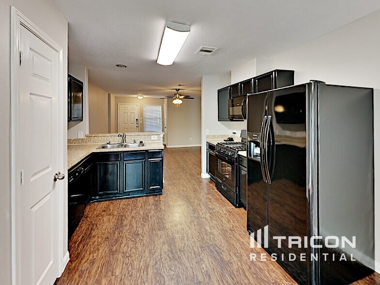 Building Photo - 21427 Jamals Way