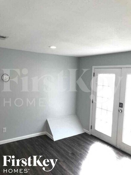 Building Photo - 7020 NE 51st Terrace