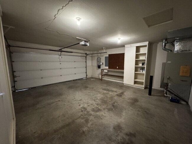 Building Photo - *Half-Off Third Months Rent* Spacious Single-level Home in Newer Milwaukie Neighborhood