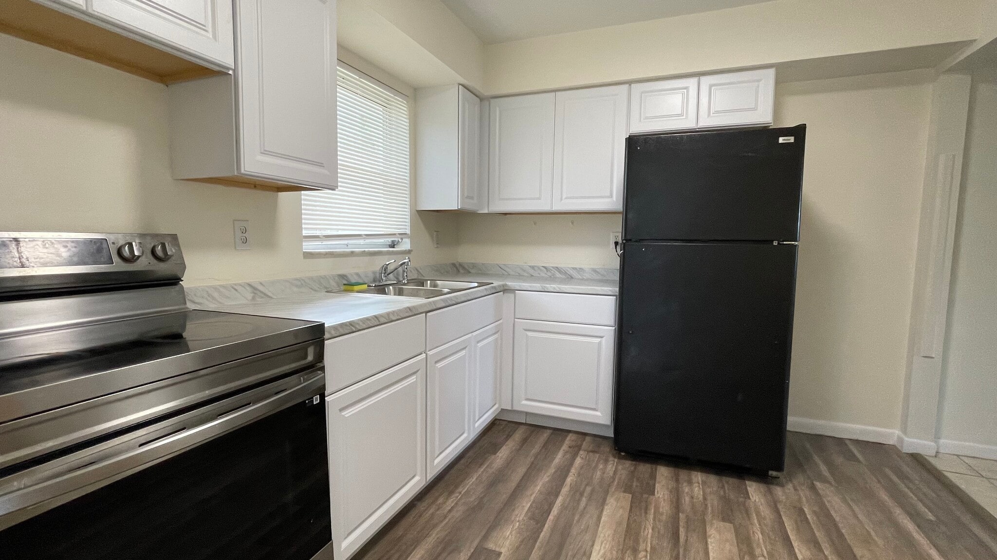 Kitchen - 900 NW 10th Terrace