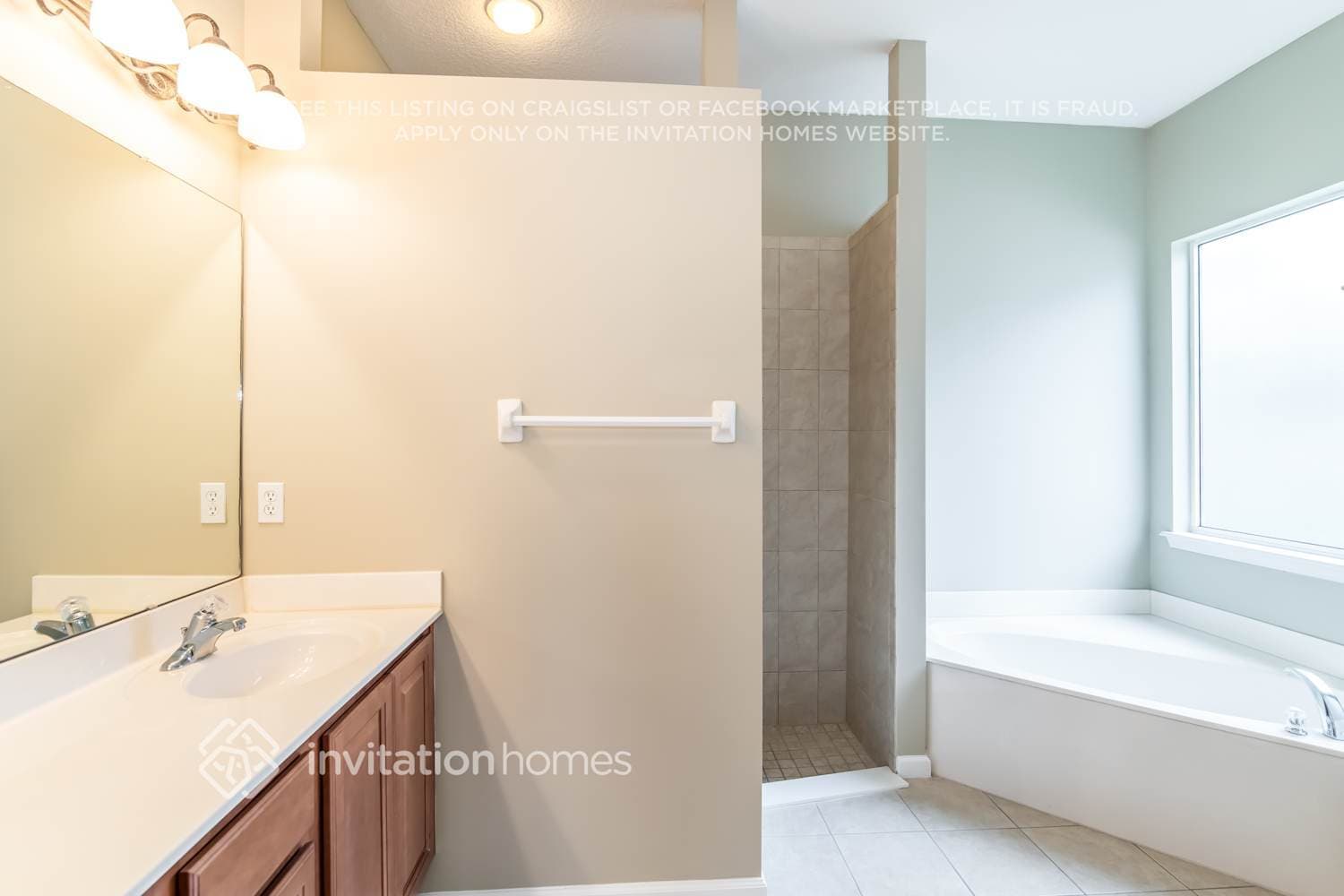 Building Photo - 281 Porta Rosa Circle