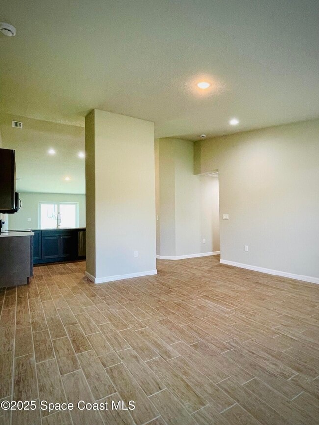 Building Photo - 1101 San Filippo Dr SE