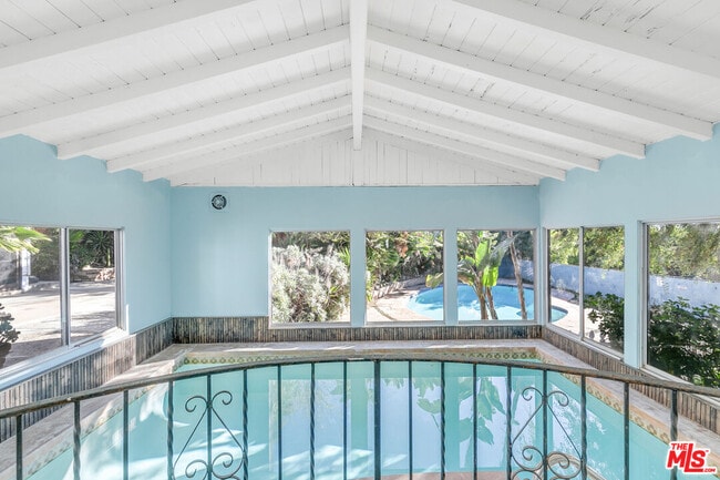 Building Photo - 1530 Valley View Rd