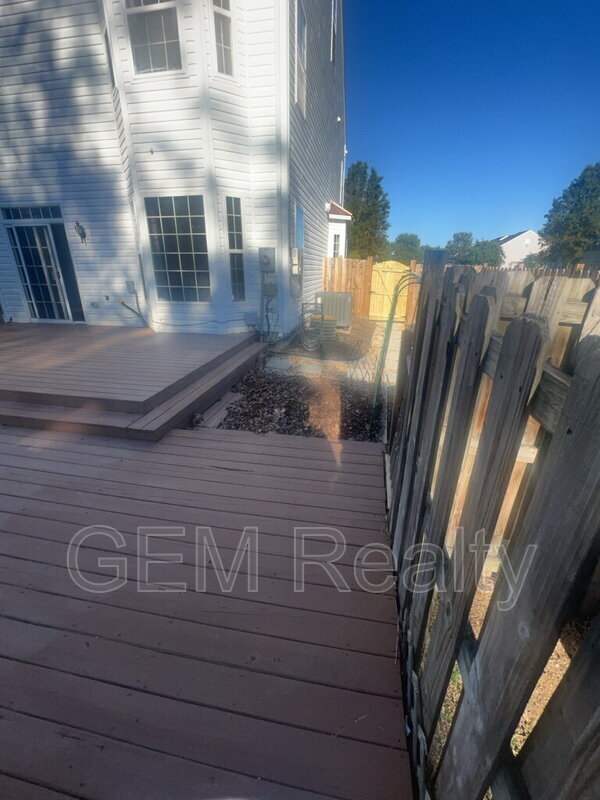 Building Photo - 5218 Drakes Ct