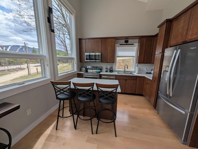 Building Photo - 276 Ragged Mountain Rd