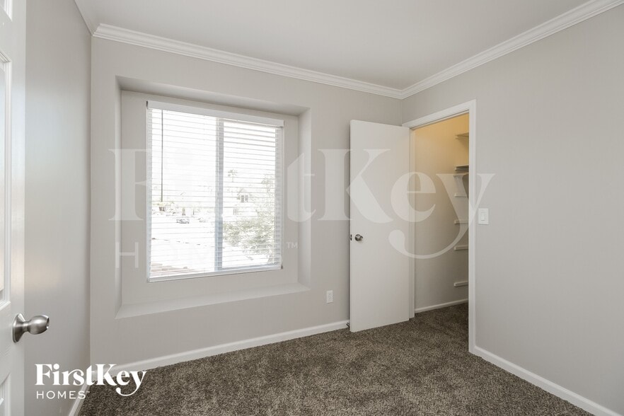 Building Photo - 5359 E Elmwood St