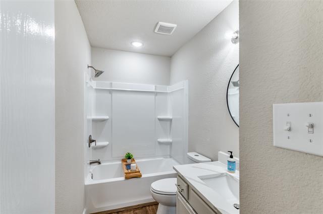 Building Photo - 5700 Giddyup Ln