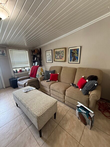 Building Photo - 10971 SW 5th St