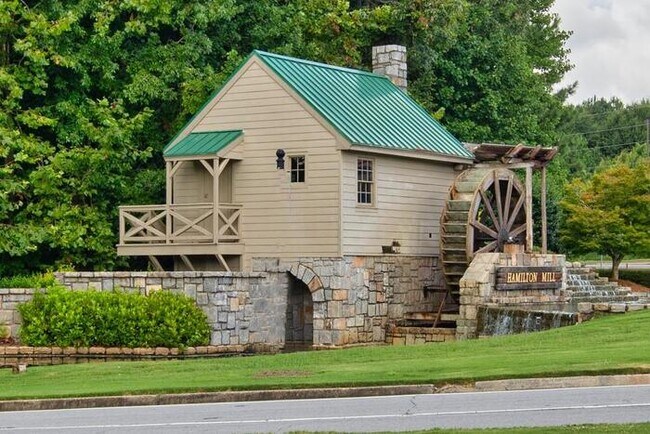 Building Photo - House 4 Beds 2 Baths