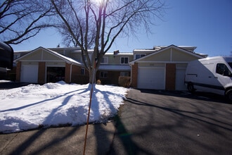 Building Photo - 253 W Golfview Terrace