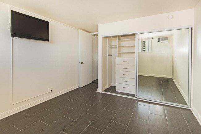 Building Photo - For Rent: 1-Bedroom Condo in Waikiki (24th...