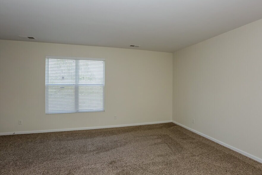 Building Photo - 6731 Sequoia Hills Dr