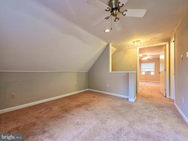 Building Photo - 2419 Fairhaven Ave