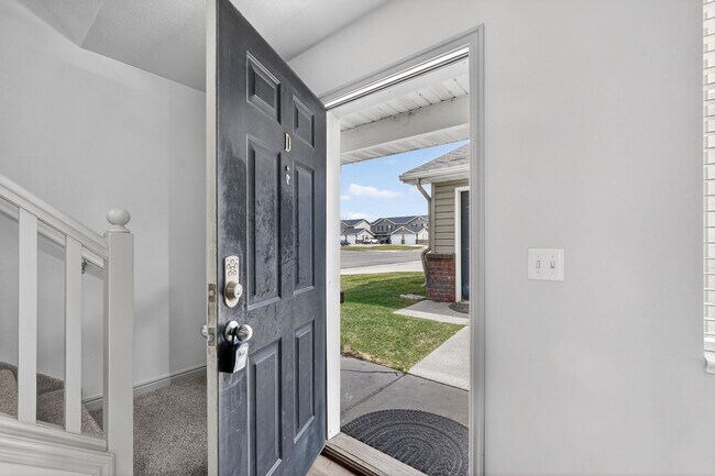 Building Photo - Must-See Apartment in Pheasant Ridge  Pocatello!