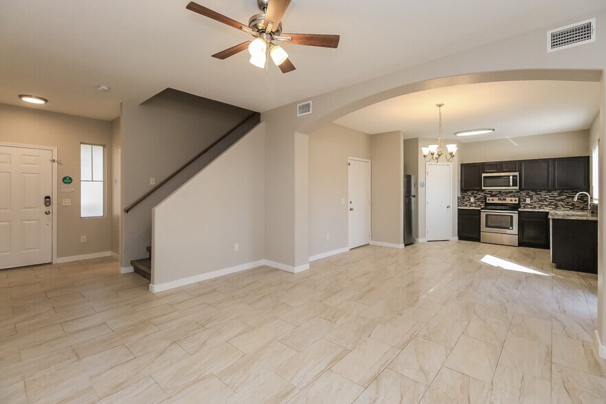 Building Photo - 2959 S Del Rancho Cir
