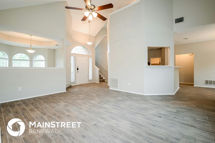 Building Photo - 809 Hines Dr