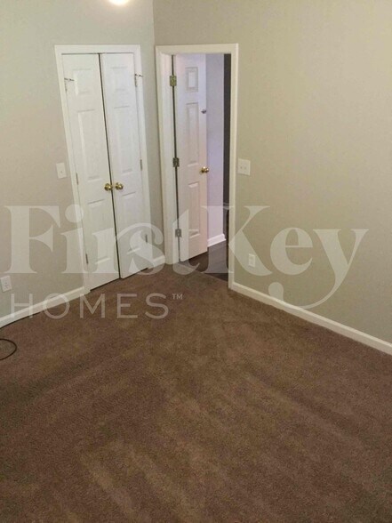 Building Photo - 2324 Sandspring Dr SW