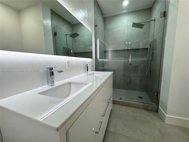 Building Photo - 4351 SW 160th Ave