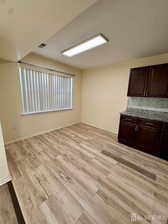 Building Photo - 1202 Green Hollow Dr