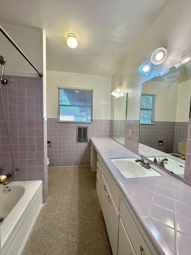 Building Photo - COMING AVAILABLE IN JULY - 3 Bedroom Home ...