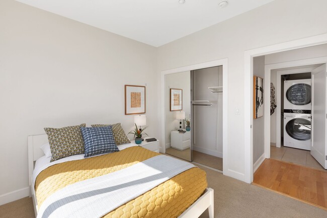 Building Photo - Great natural light in a large condo near ...