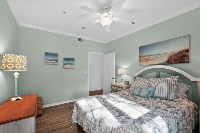 Building Photo - 4114 Central Sarasota Pkwy