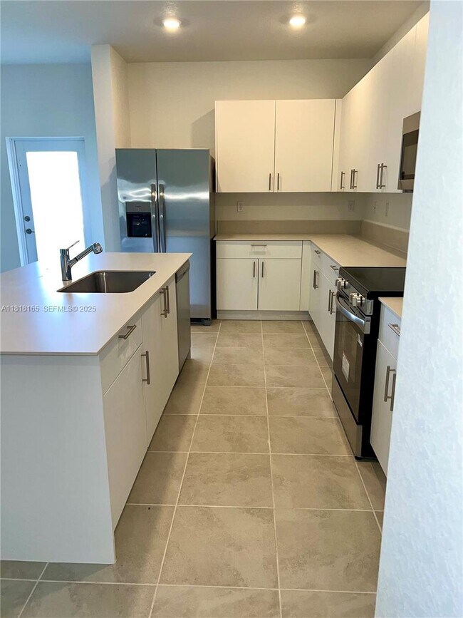 Building Photo - 2929 SE 23rd Ave