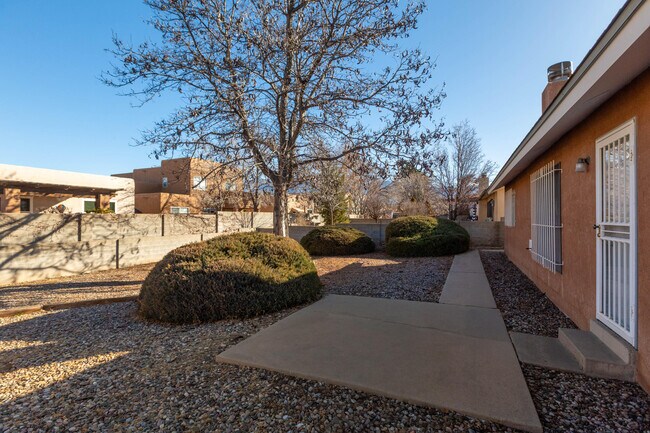 Building Photo - 7401 Scotts Pl NE