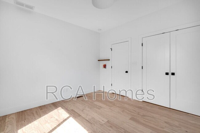 Building Photo - 1225 Hoyt Ave