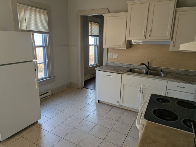 Building Photo - 748 Orange St