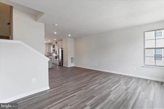 Building Photo - 35 Winterplace Dr