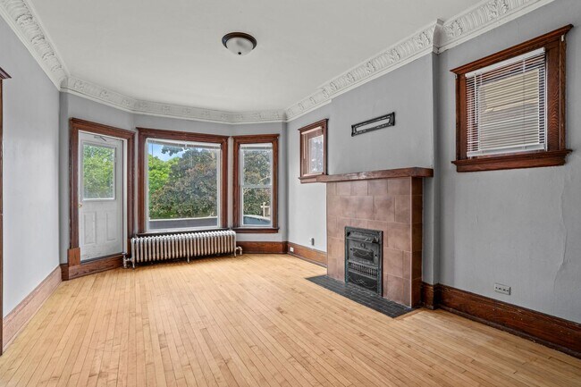 Building Photo - Maryland Upper Flat - Walk to Campus