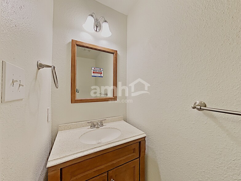 Building Photo - 9715 Woodland Pines