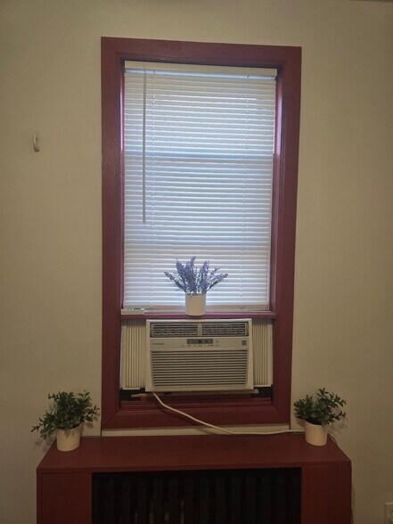 Building Photo - 1622 Bainbridge St