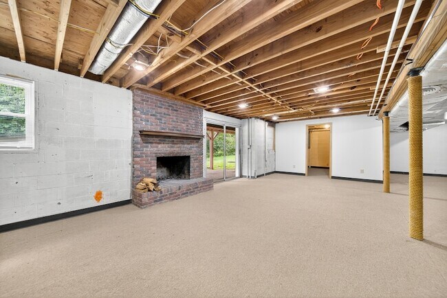 Building Photo - 121 Caldwell Dr