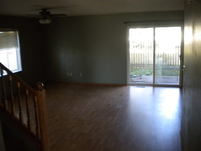 Building Photo - 403 Prairie Ave