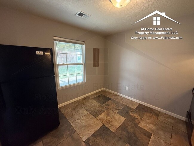 Building Photo - 537 Collier Ln