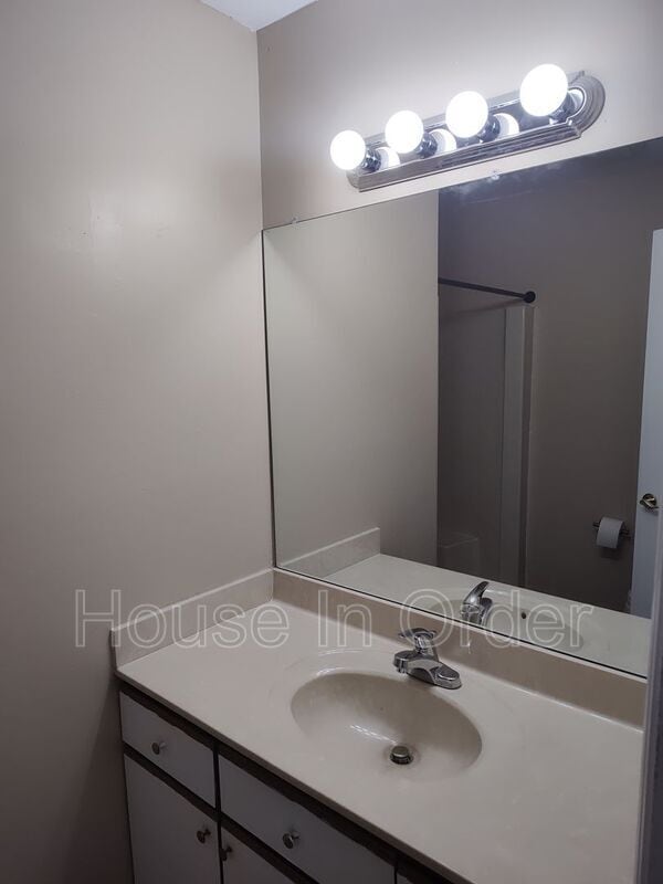 Building Photo - 301 Abbey Cir