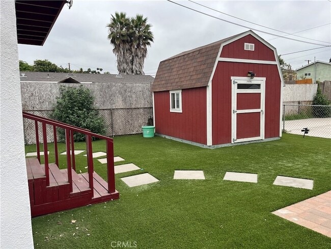 Building Photo - 13314 S Oleander Ave