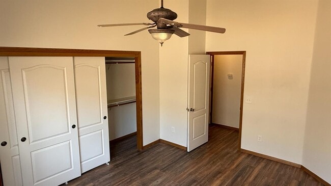 Building Photo - 521 Sherwood Ct