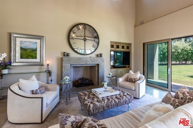 Building Photo - 1209 Via Aracena