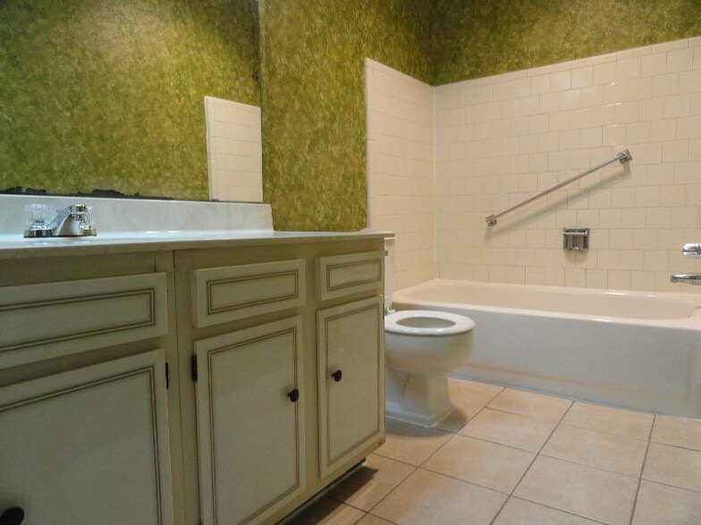 Building Photo - 13037 Clarewood Dr