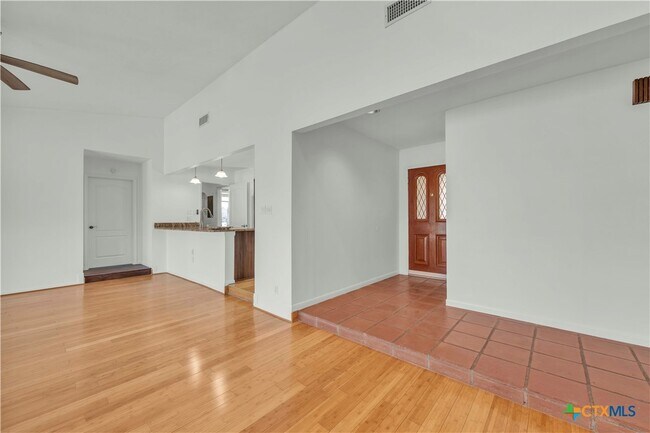 Building Photo - 513 Red River Rd