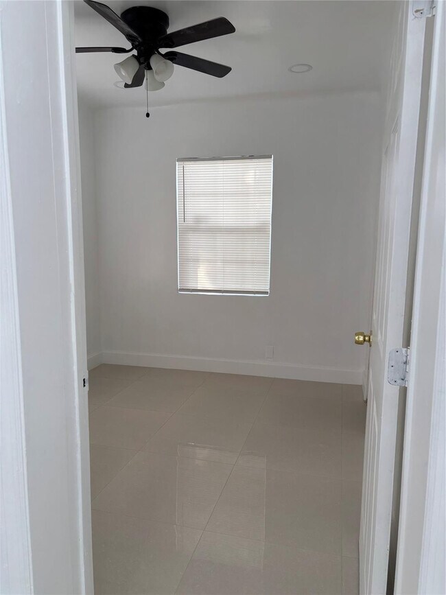 Building Photo - 5635 Grant St